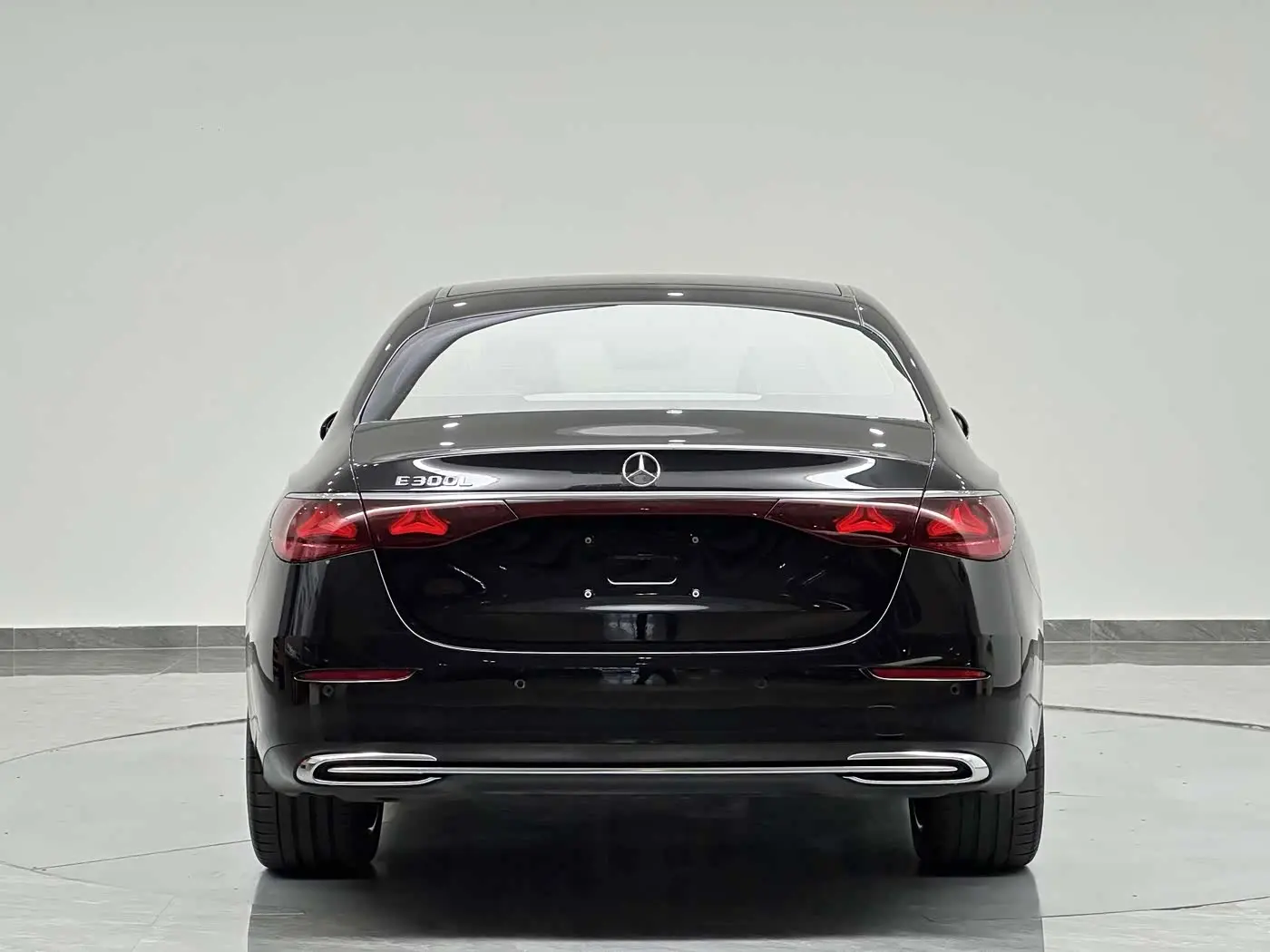 Mercedes-Benz E-Class 2025 — Фото 7/20