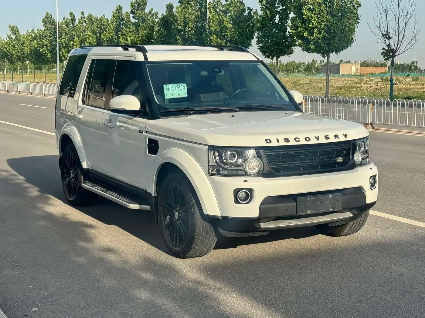 Land Rover Discovery 2015 — Photo 3/9