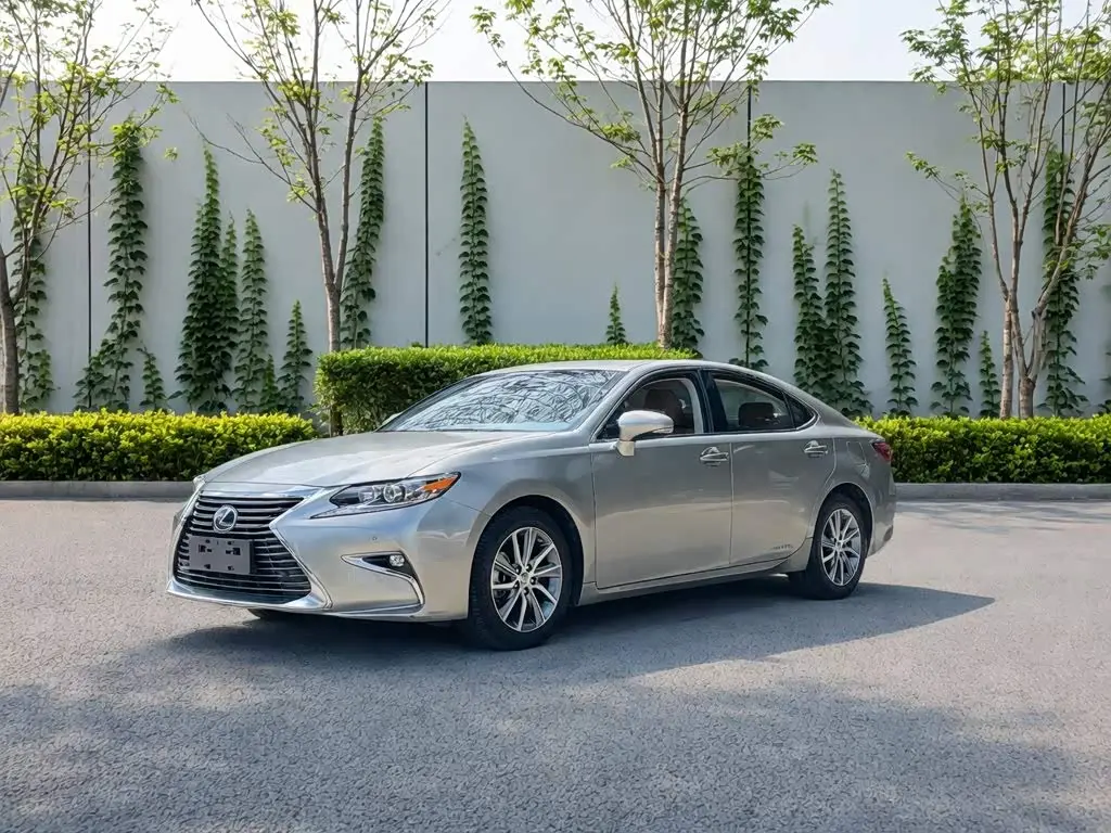 Lexus ES 2017 — Фото 1/18