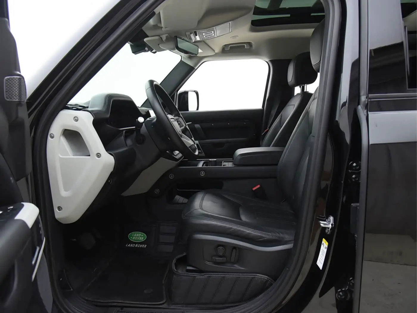 Land Rover Defender 2020 — Photo 12/20