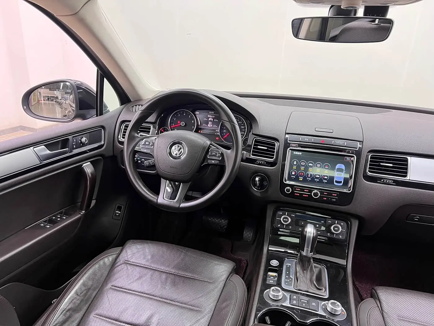 Volkswagen Touareg 2017 — Photo 12/20