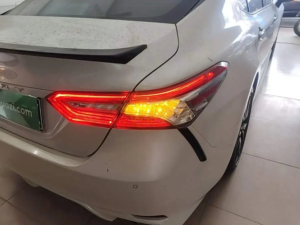 Toyota Camry 2023 — Şəkil 8/20