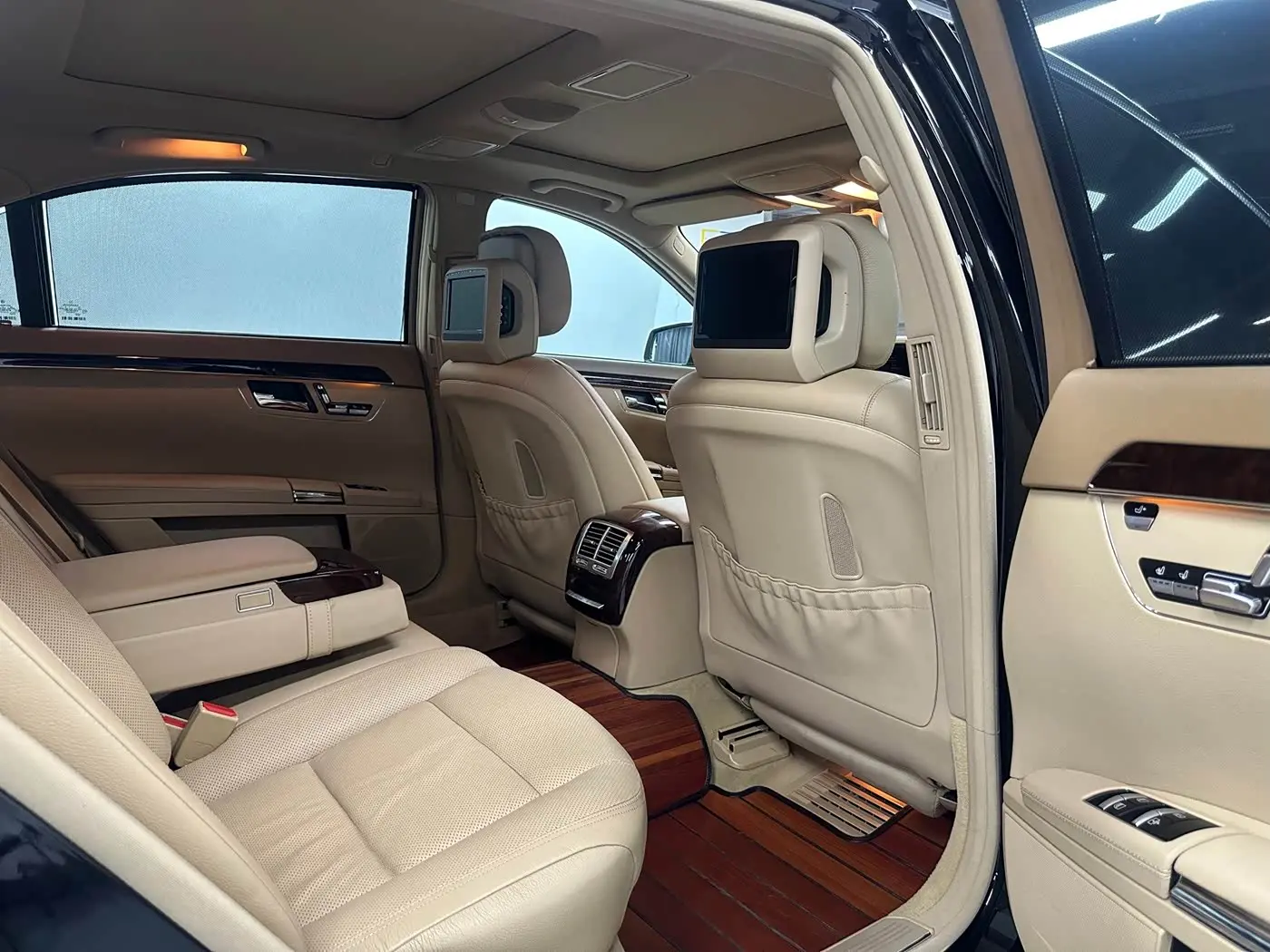 Mercedes-Benz S-Class 2011 — Photo 17/20