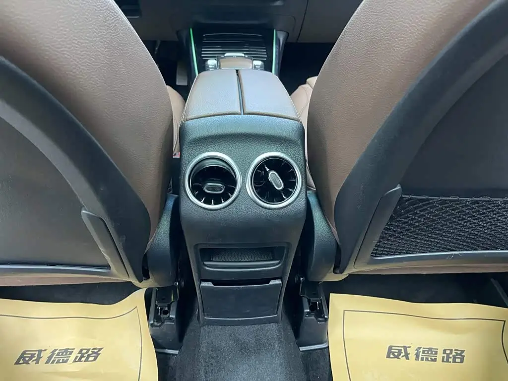 Mercedes-Benz GLB 2020 — Фото 18/20