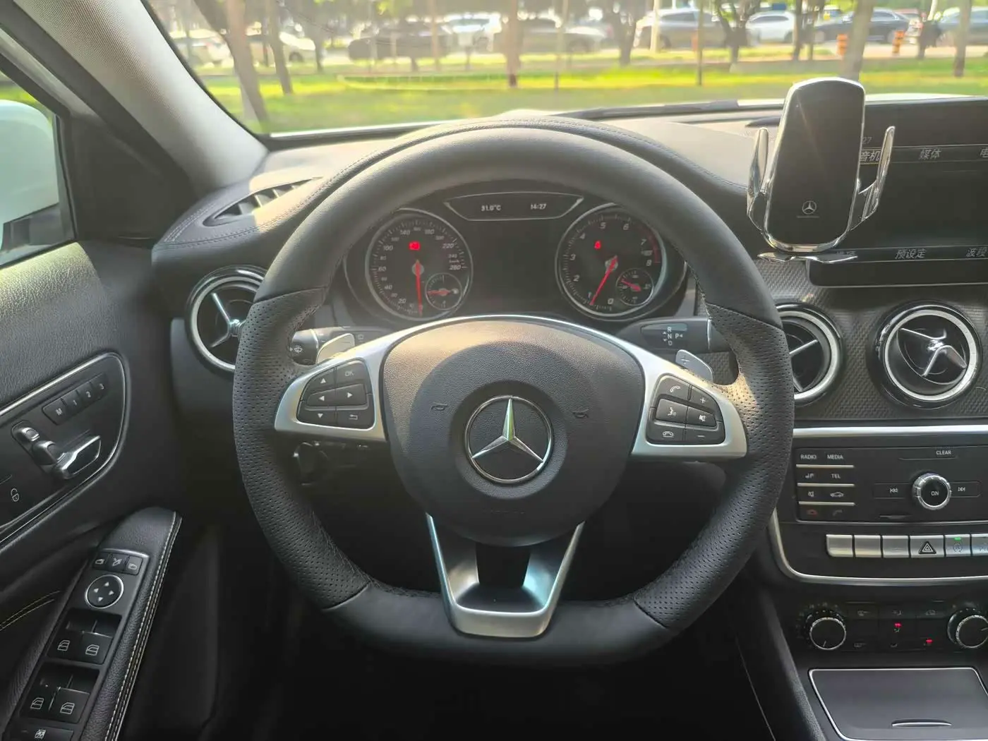 Mercedes-Benz GLA 2019 — Photo 9/16
