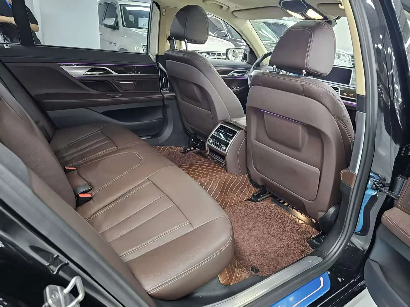 BMW 7 Series 2017 — Şəkil 13/19