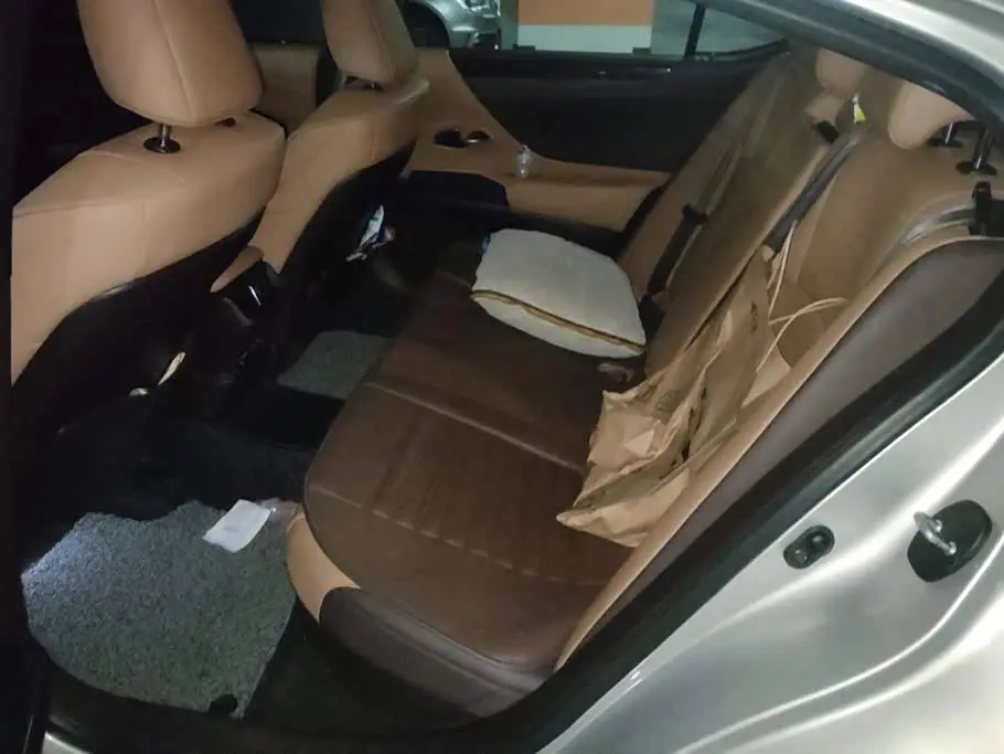 Lexus ES 2020 — Photo 11/16