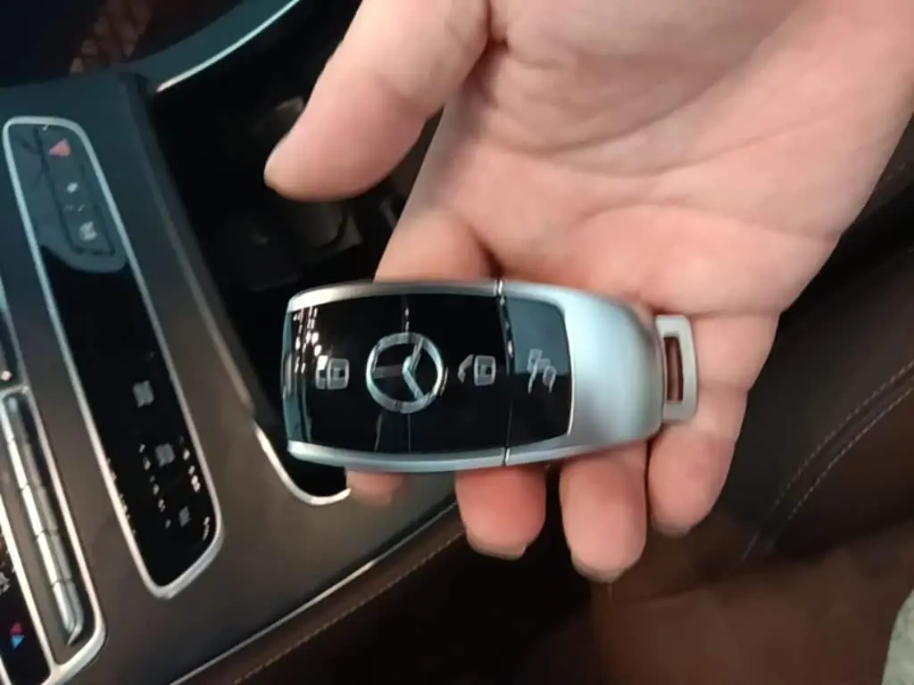 Mercedes-Benz E-Class 2023 — Photo 9/20
