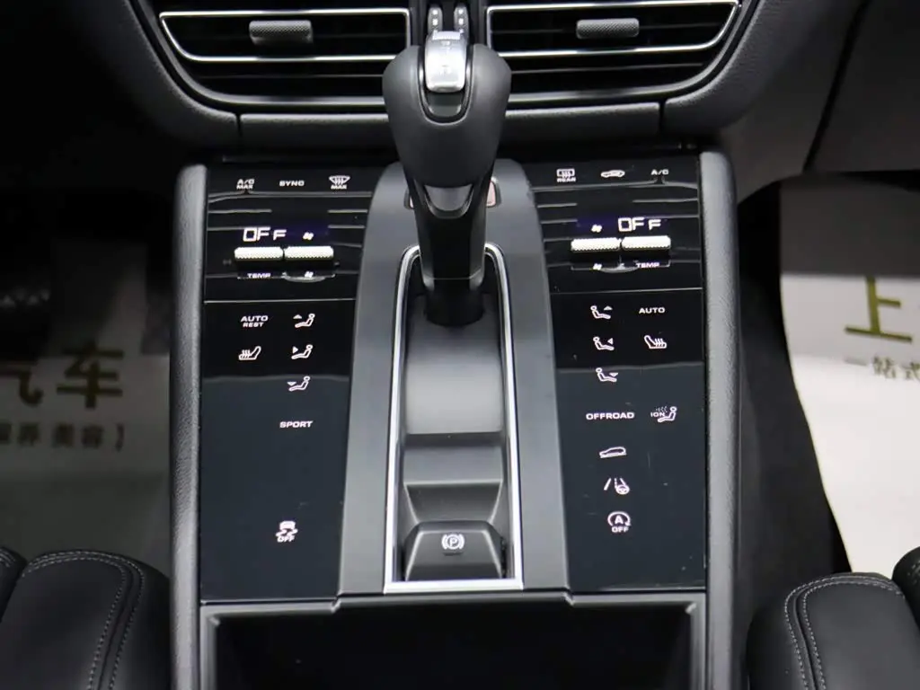 Porsche Macan 2023 — Фото 18/20
