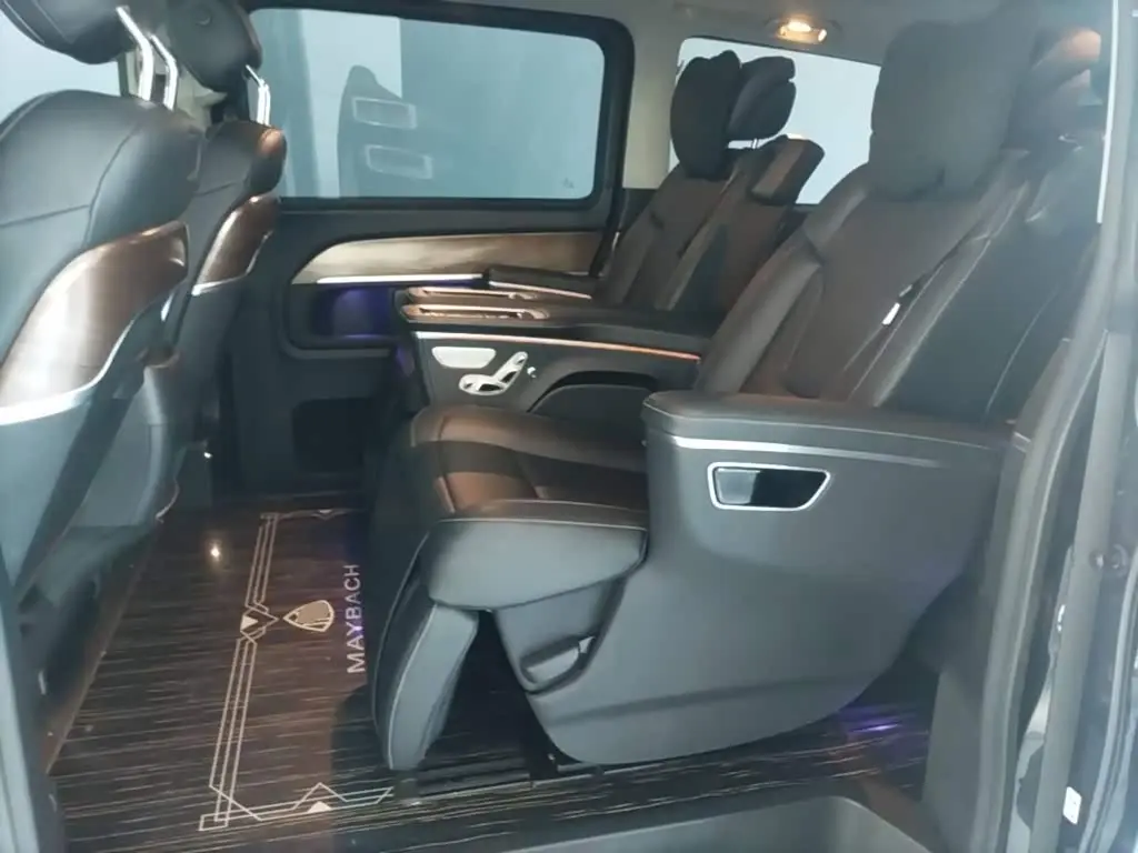 Mercedes-Benz V-Class 2022 — Photo 13/20