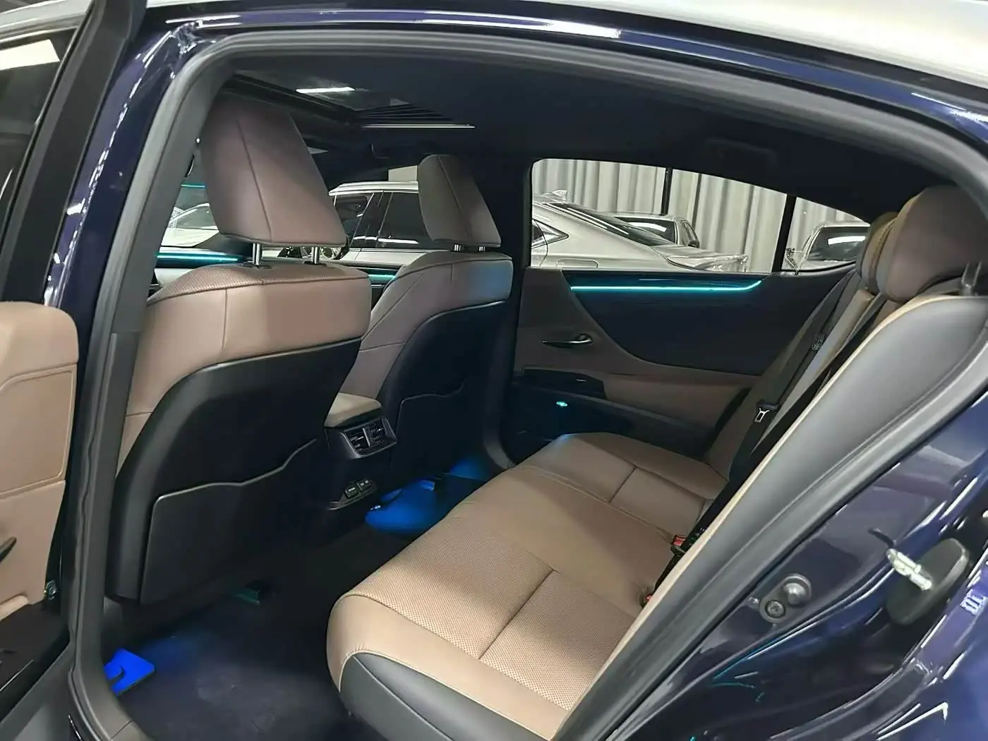 Lexus ES 2023 — Şəkil 6/9
