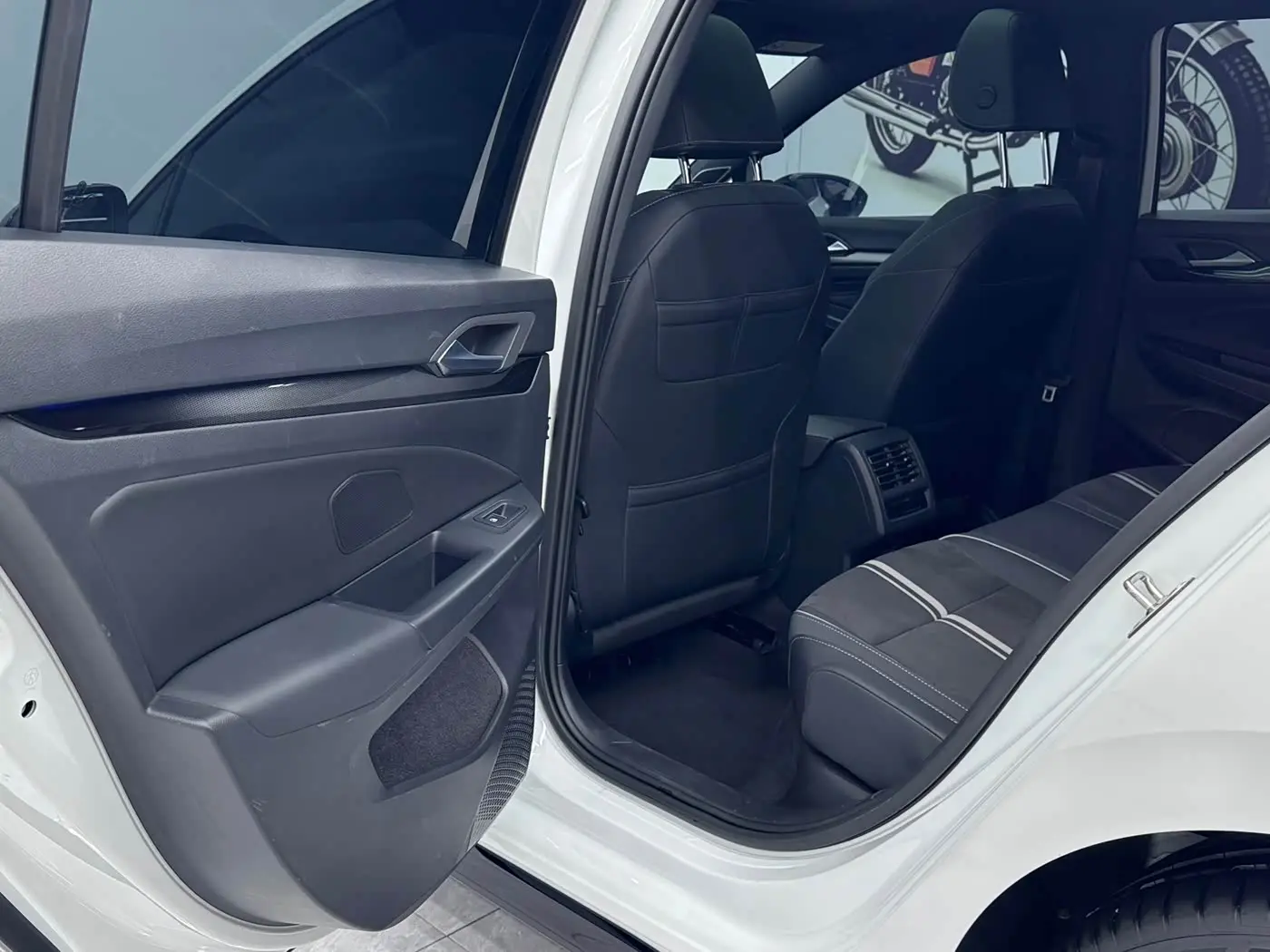 Volkswagen Golf 2023 — Photo 17/20