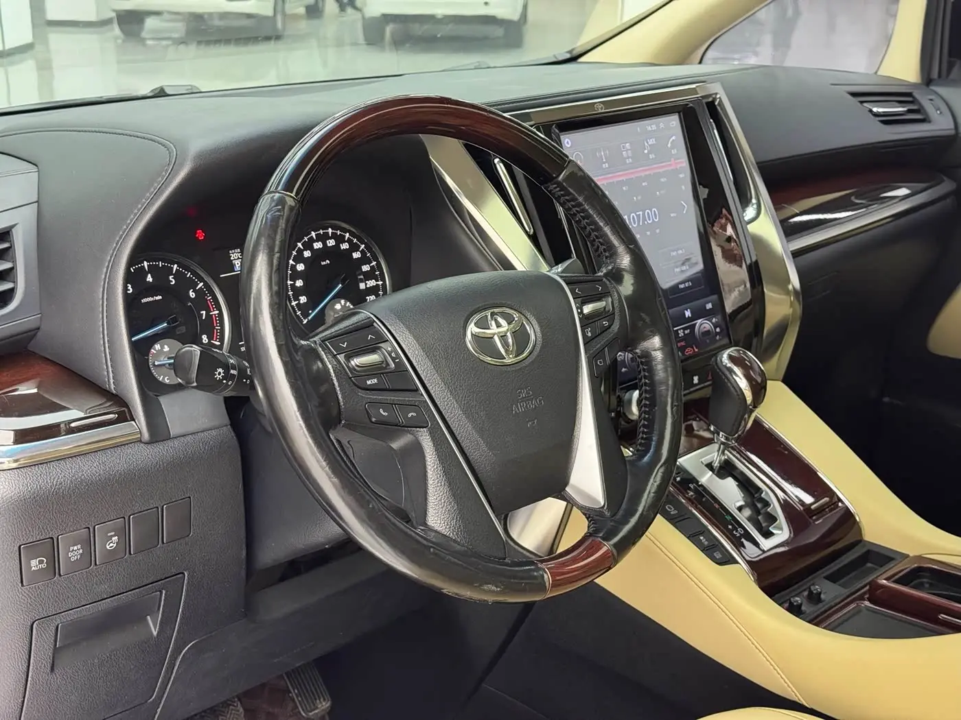 Toyota Alphard 2016 — Фото 5/16
