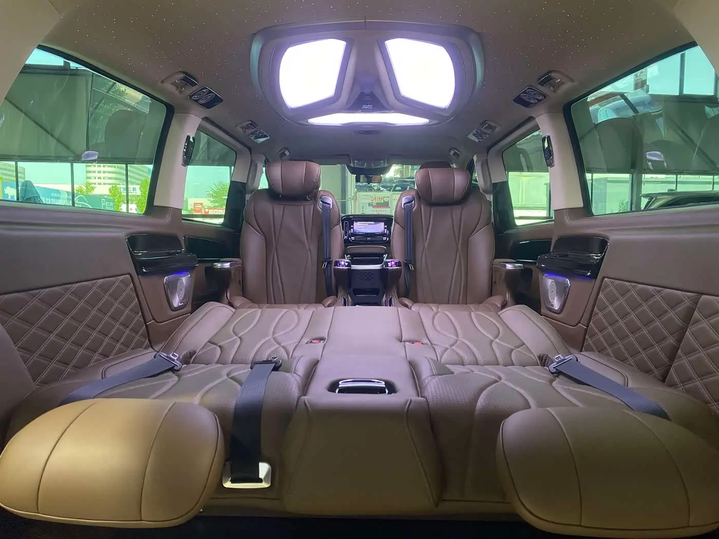 Mercedes-Benz Vito 2025 — Photo 13/15