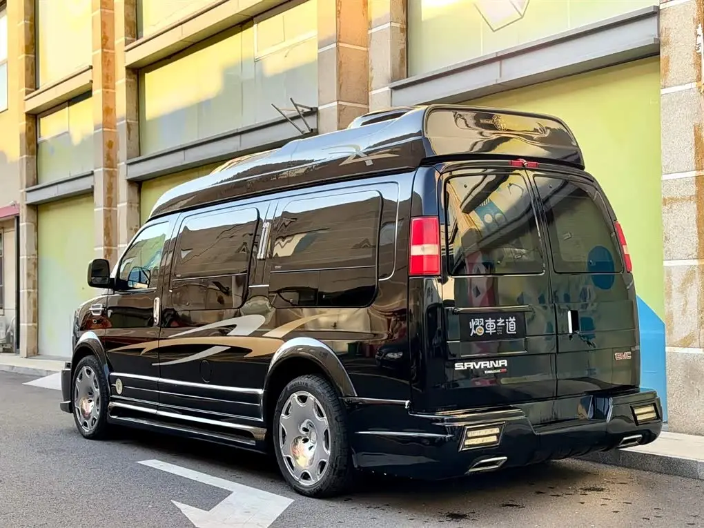 GMC Savana 2018 — Фото 3/20