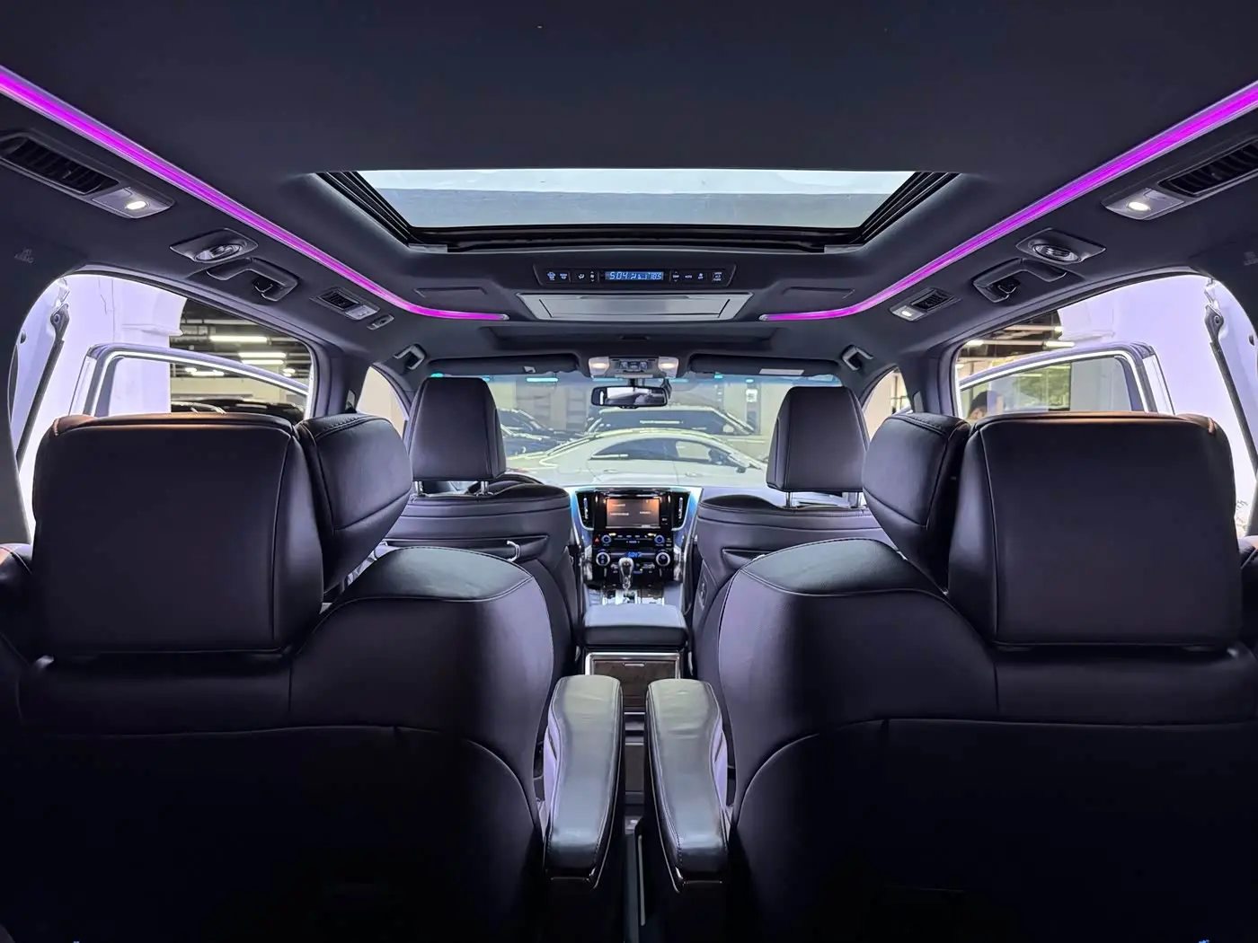 Toyota Alphard 2019 — Şəkil 13/17