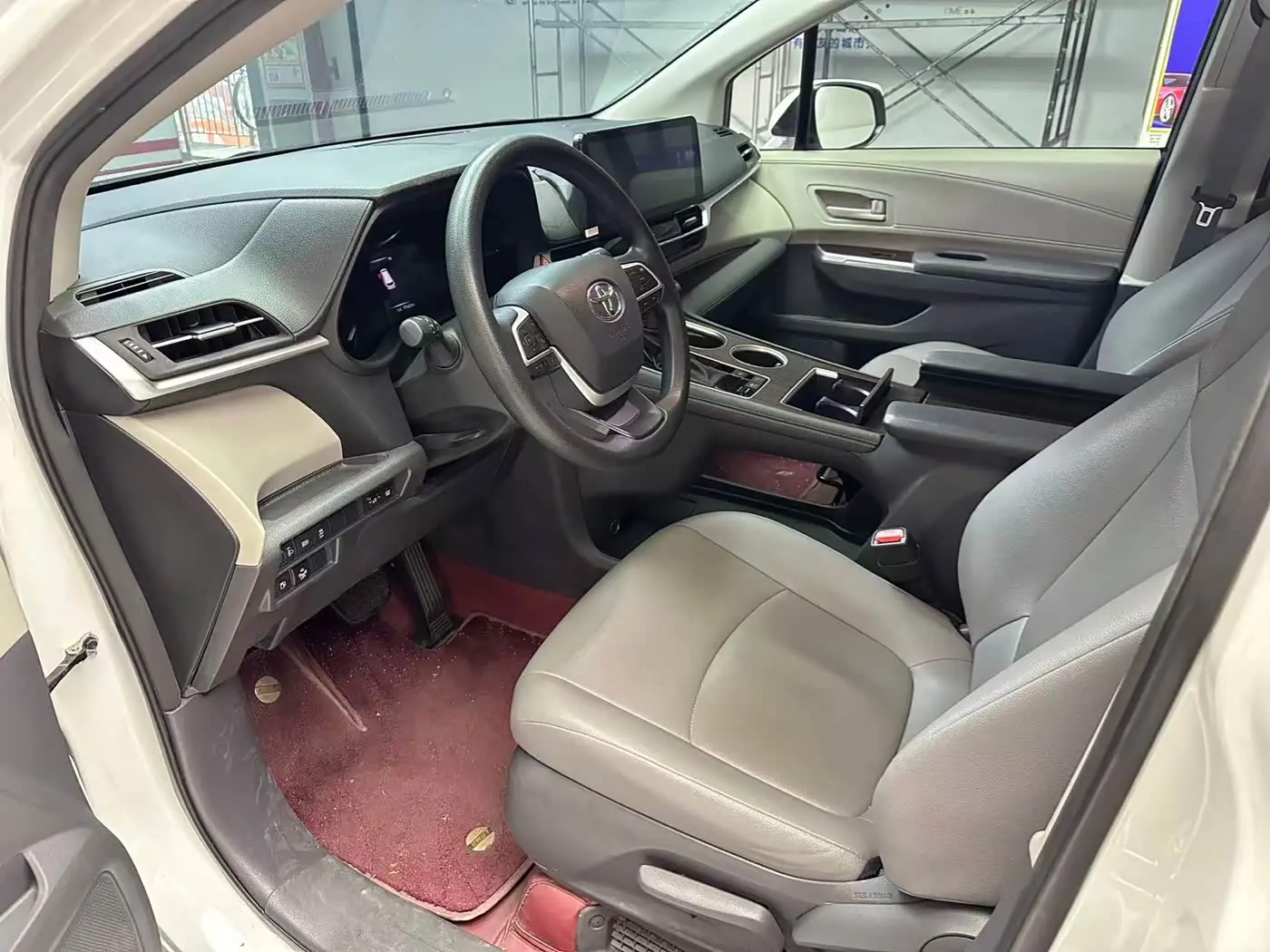 Toyota Granvia 2024 — Photo 4/9