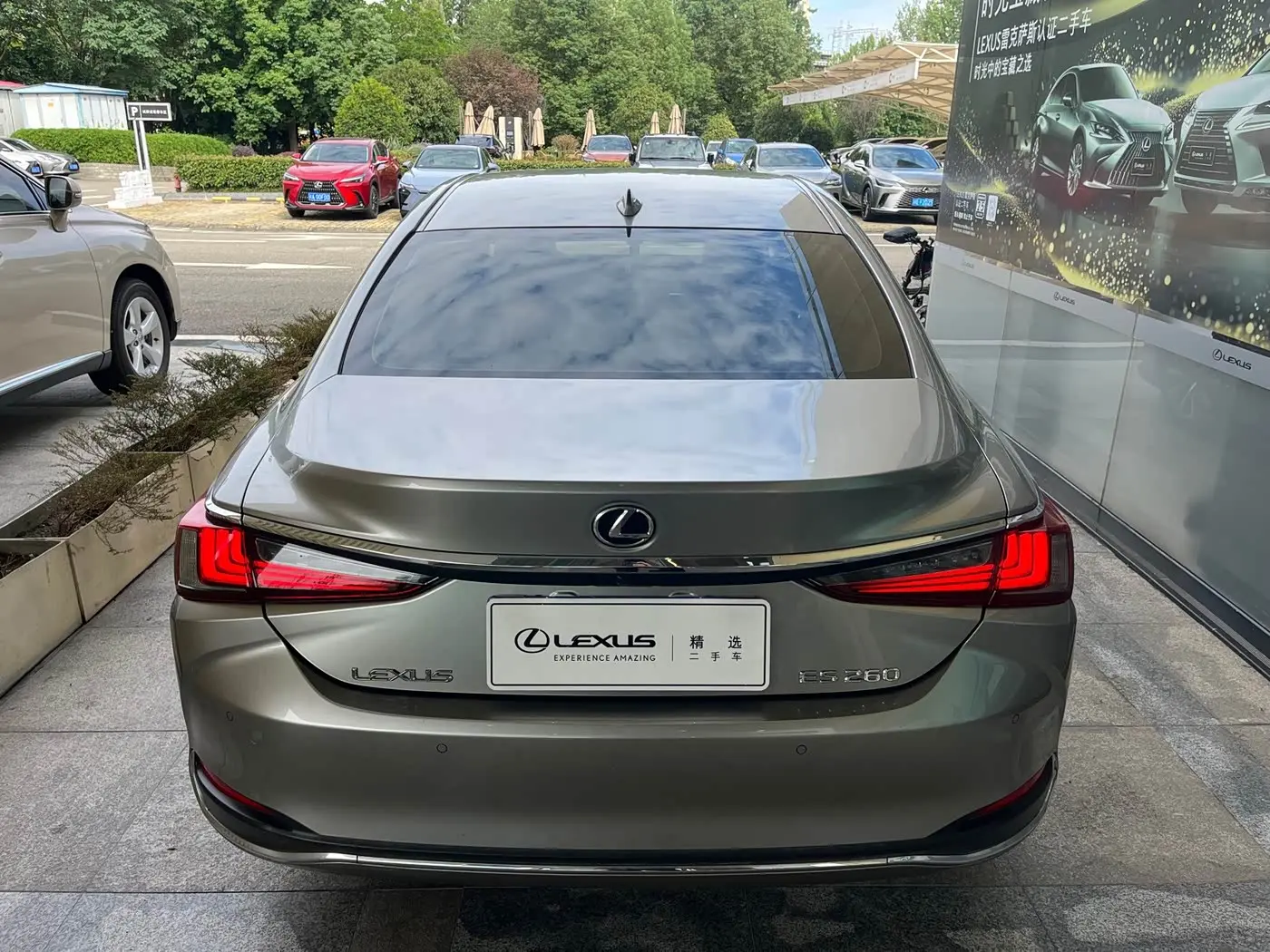 Lexus ES 2019 — Photo 6/17