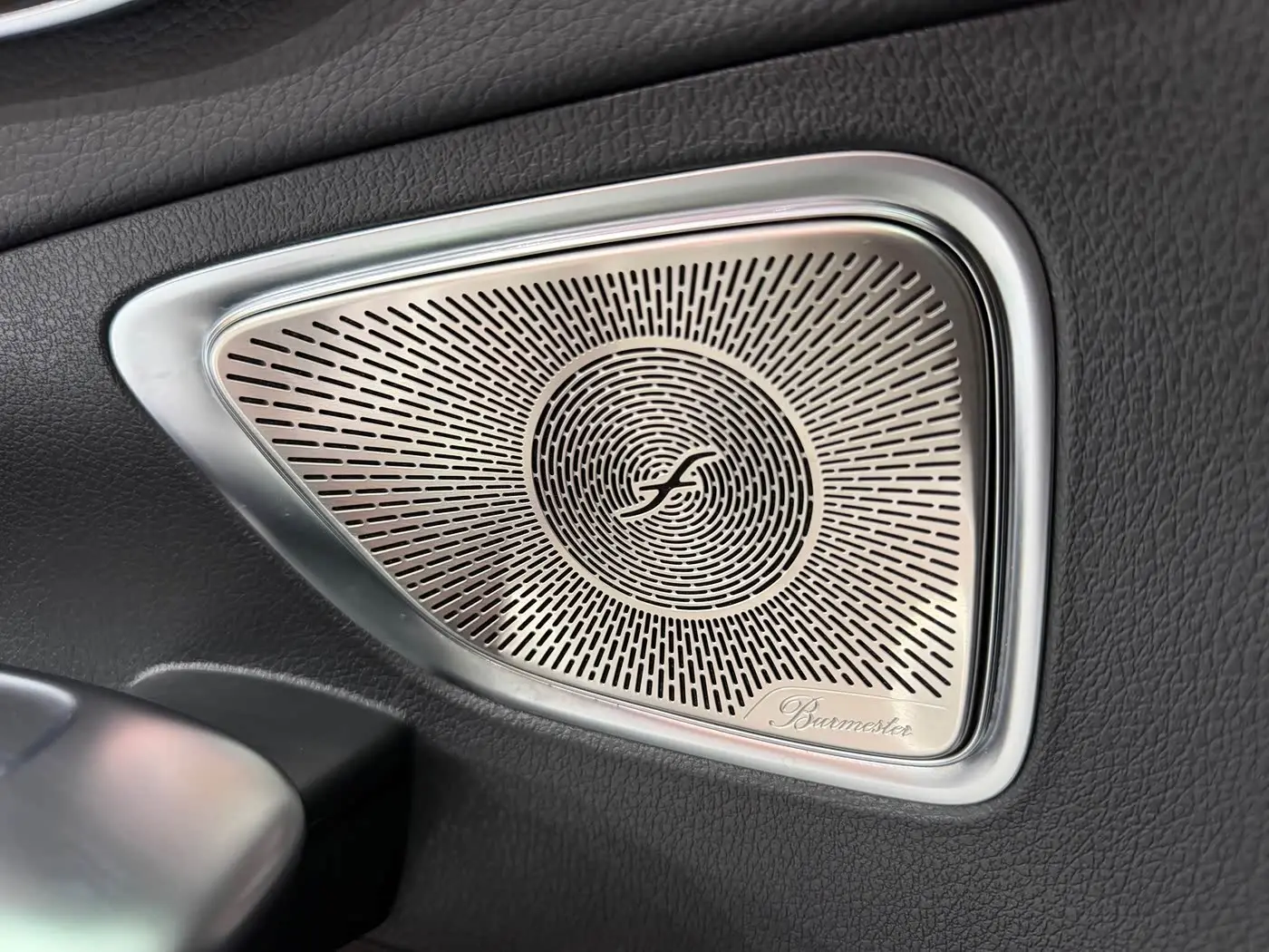 Mercedes-Benz C-Class 2024 — Photo 10/16