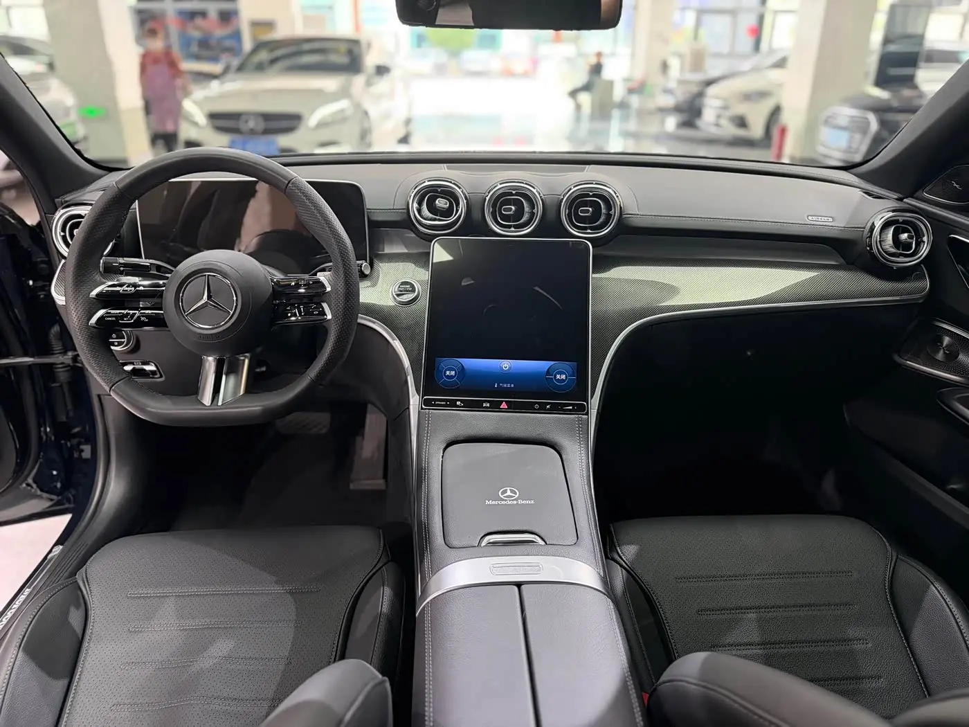 Mercedes-Benz C-Class 2024 — Photo 9/16
