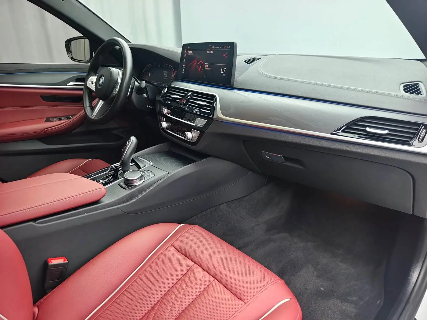 BMW 5 Series 2023 — Photo 14/17