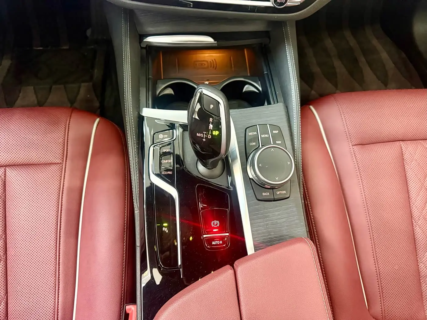 BMW 5 Series 2023 — Photo 10/14