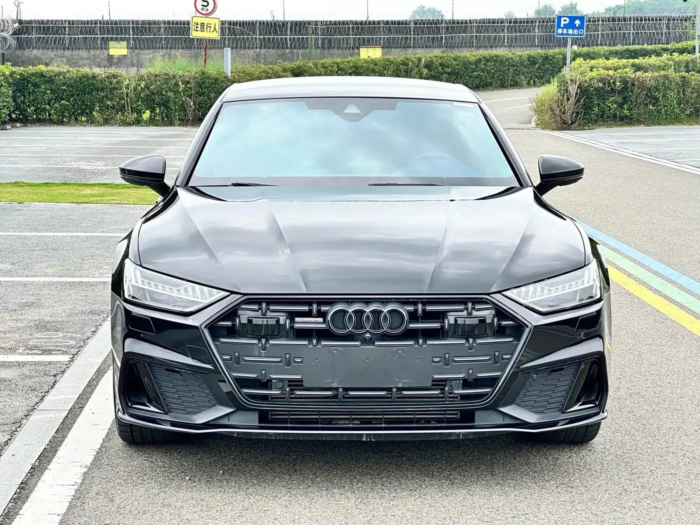 Audi A7L 2023 — Photo 2/20