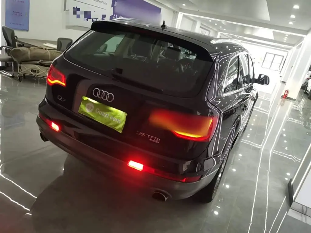 Audi Q7 2015 — Photo 6/20