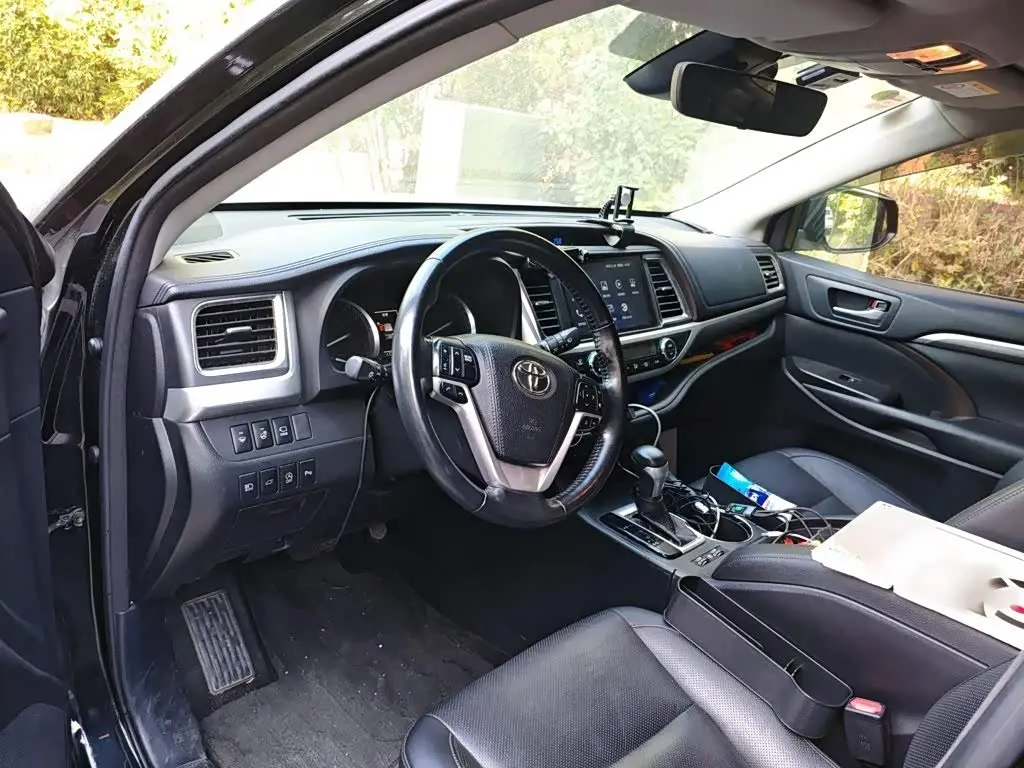 Toyota Highlander 2018 — Photo 14/20