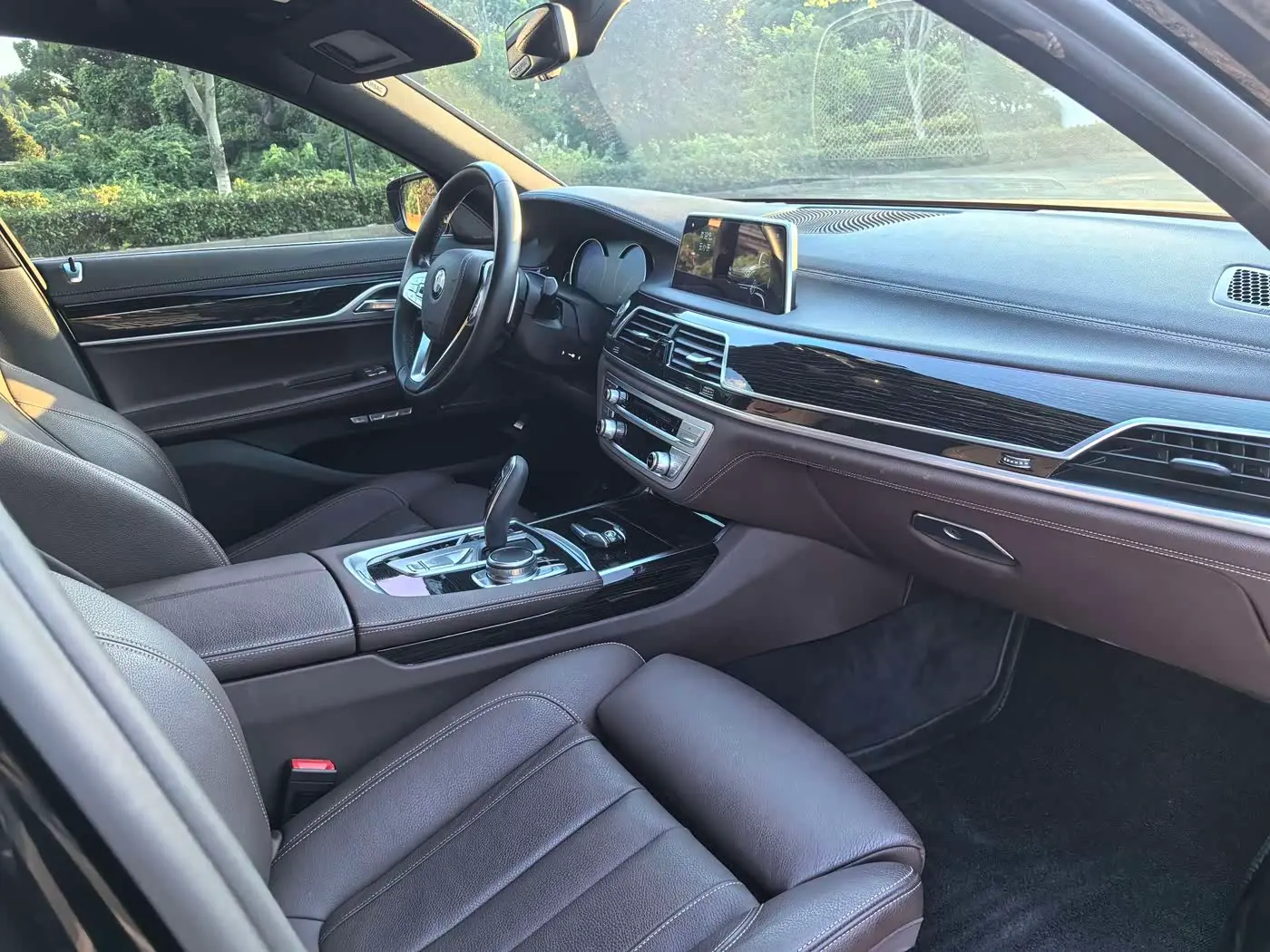 BMW 7 Series 2018 — Фото 19/20
