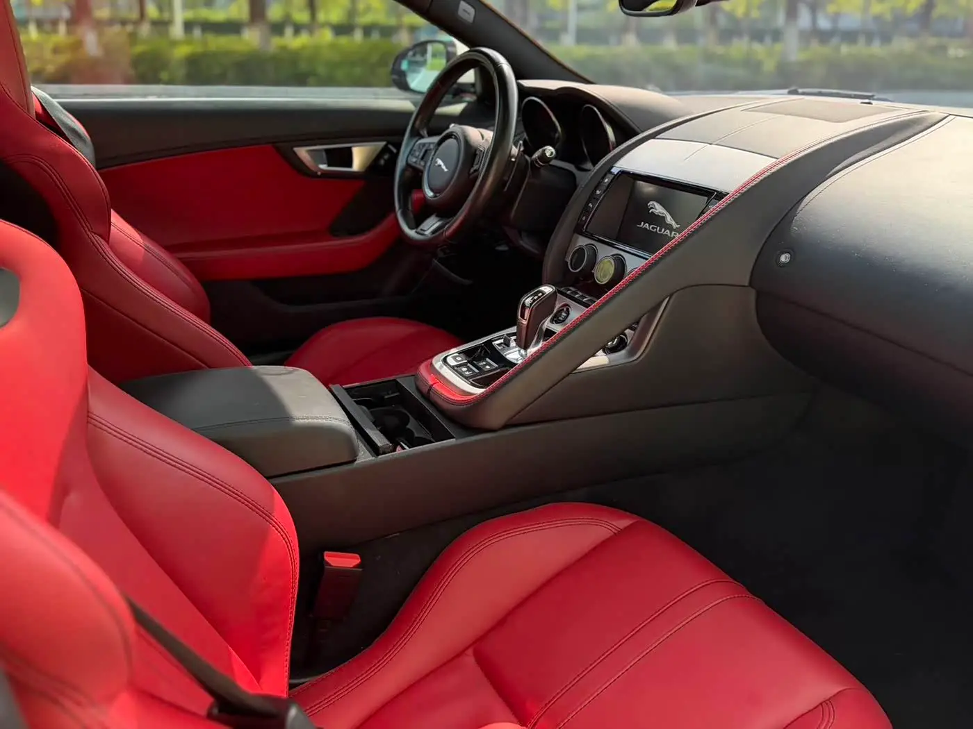 Jaguar F-TYPE 2017 — Photo 13/13