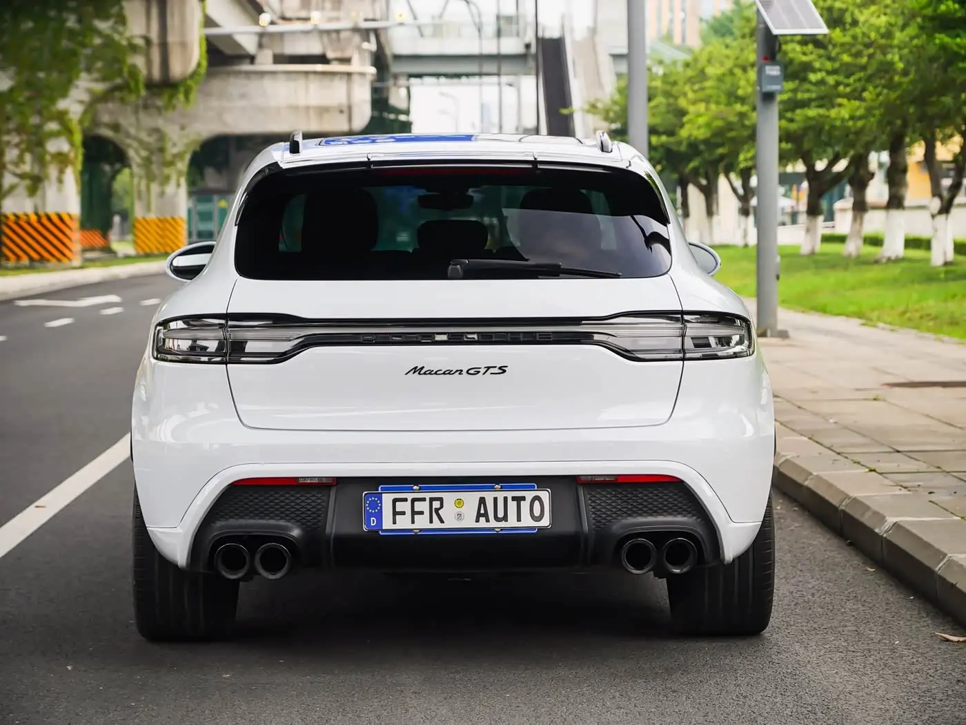 Porsche Macan 2022 — Photo 17/20