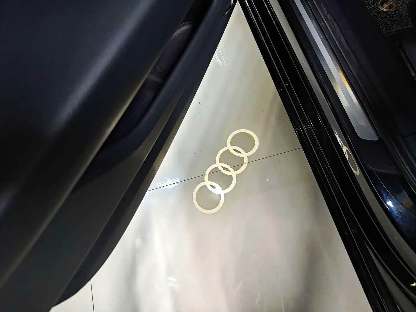 Audi A6L 2019 — Şəkil 13/17