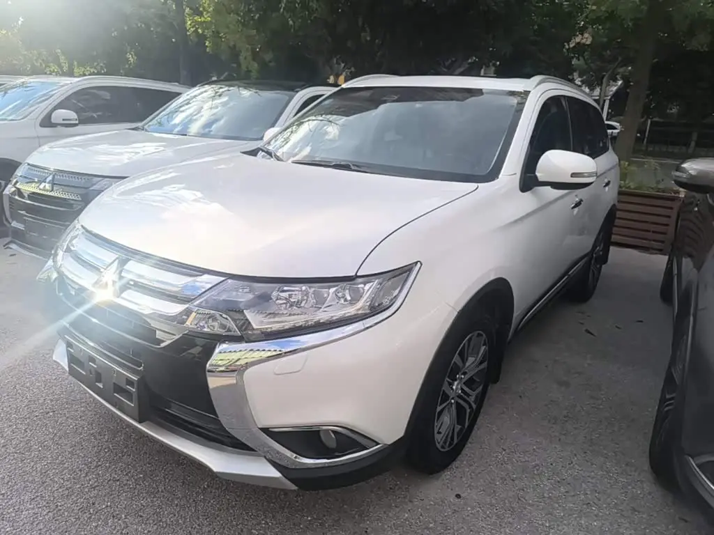 Mitsubishi Outlander 2019 — Şəkil 1/20
