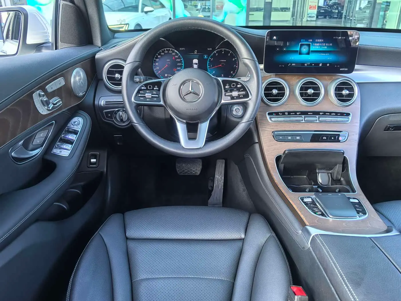 Mercedes-Benz GLC 2019 — ფოტო 19/20