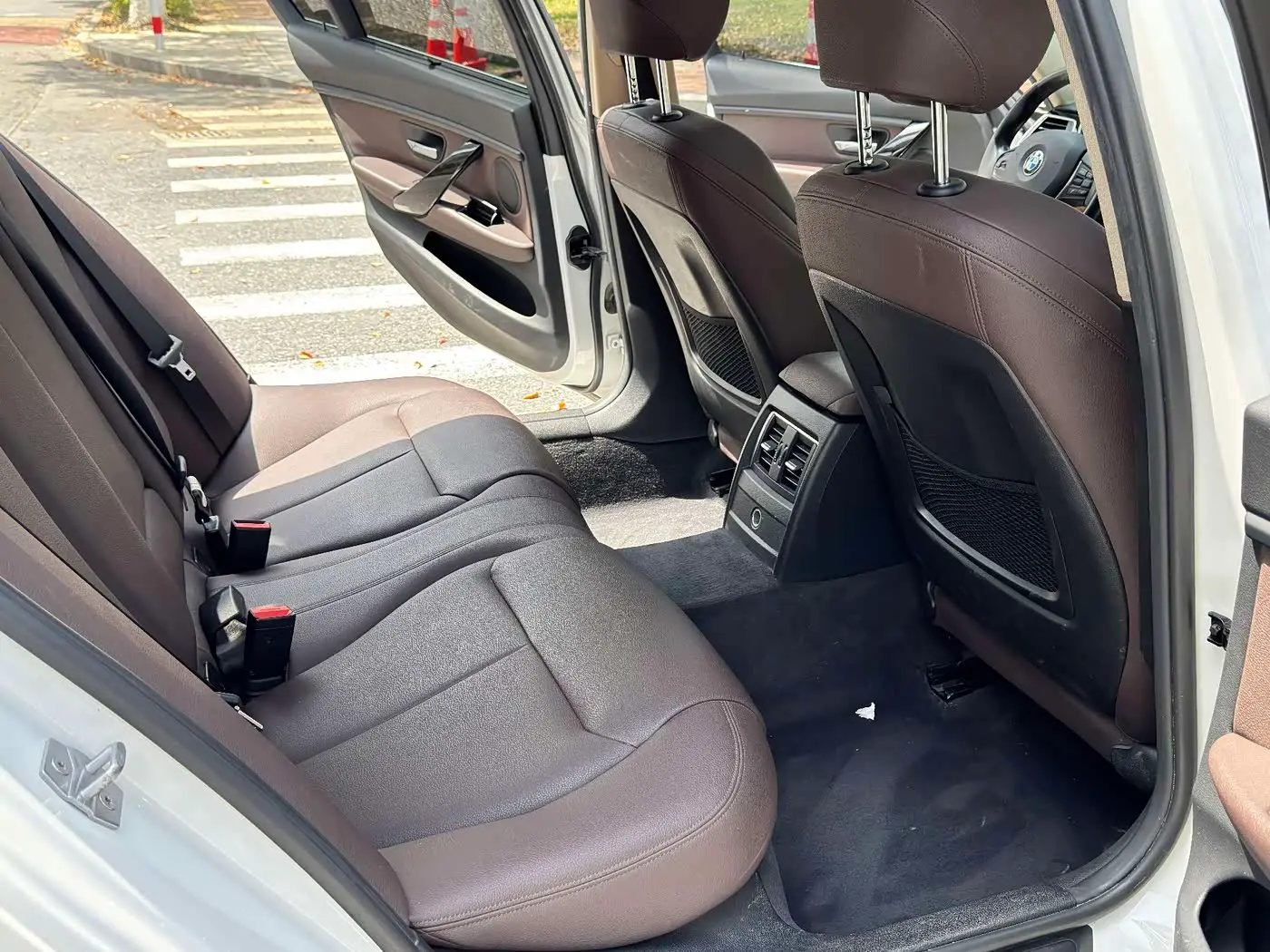 BMW 3 Series 2018 — Фото 11/14