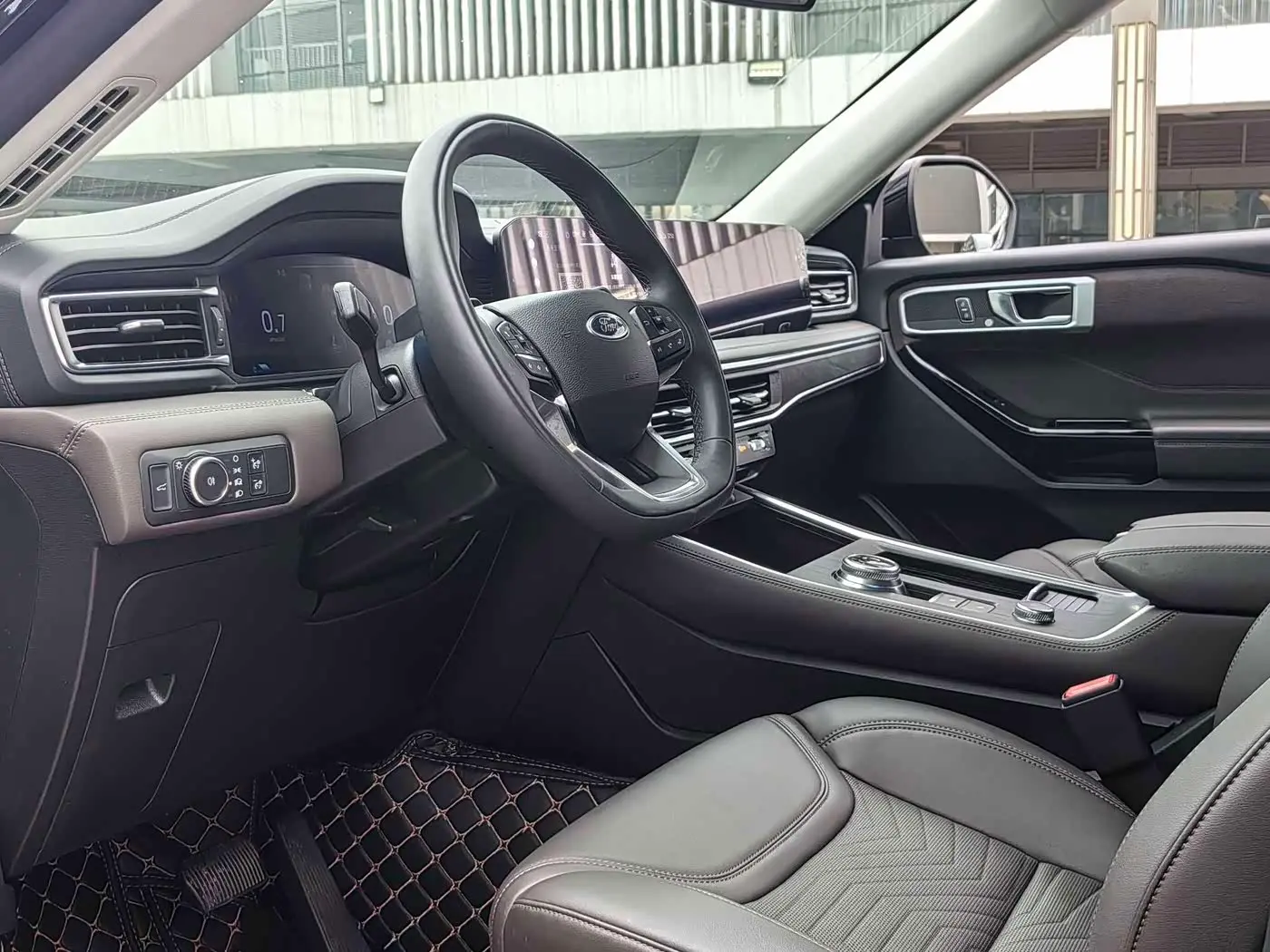 Ford Explorer 2025 — Фото 17/20