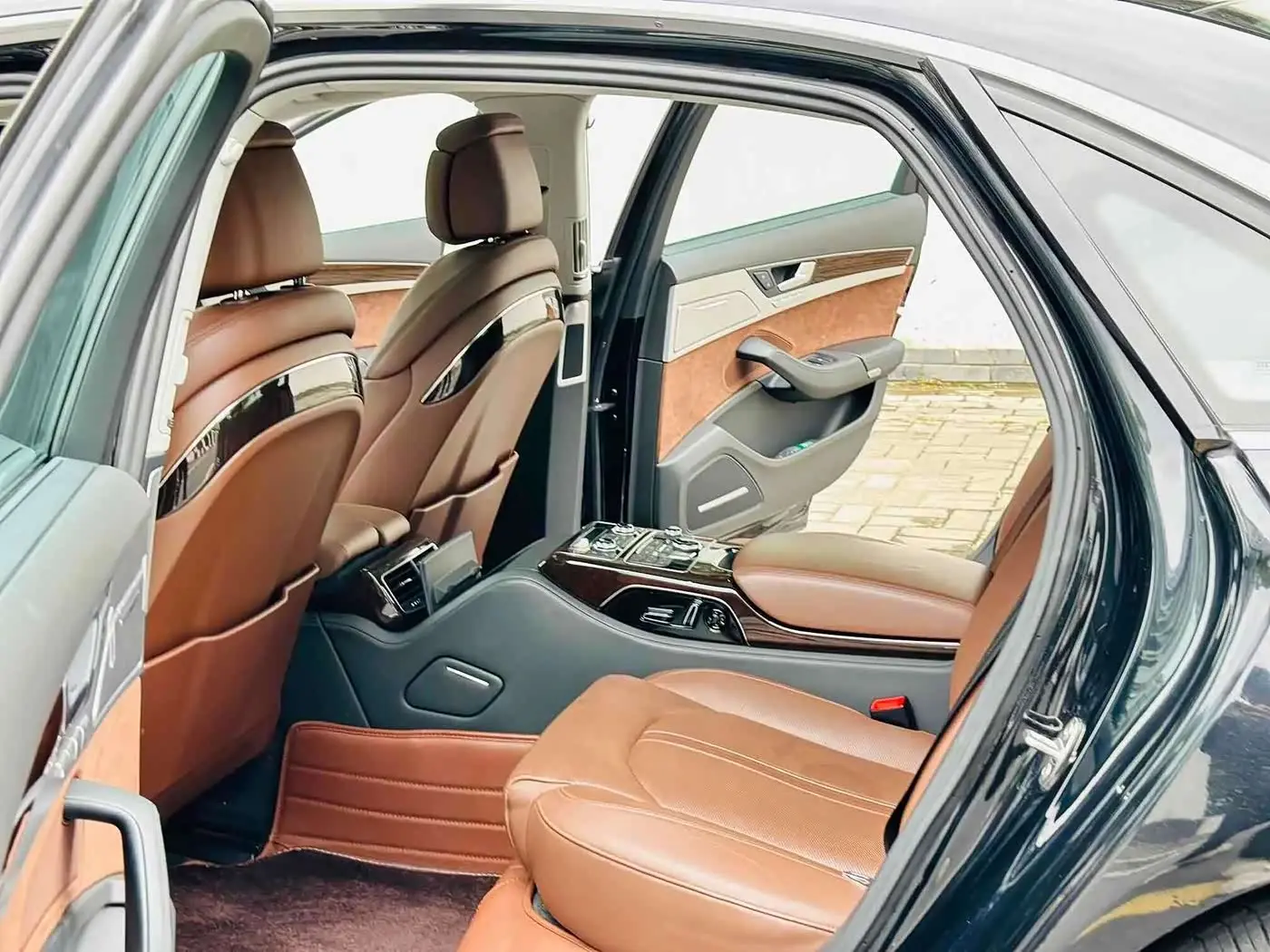 Audi A8 2013 — Photo 10/10