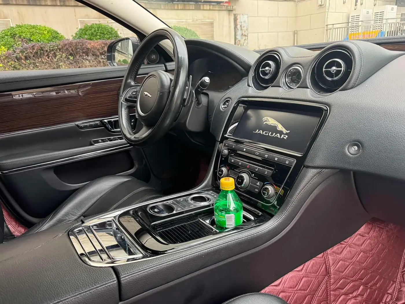Jaguar XJ 2018 — Photo 5/16