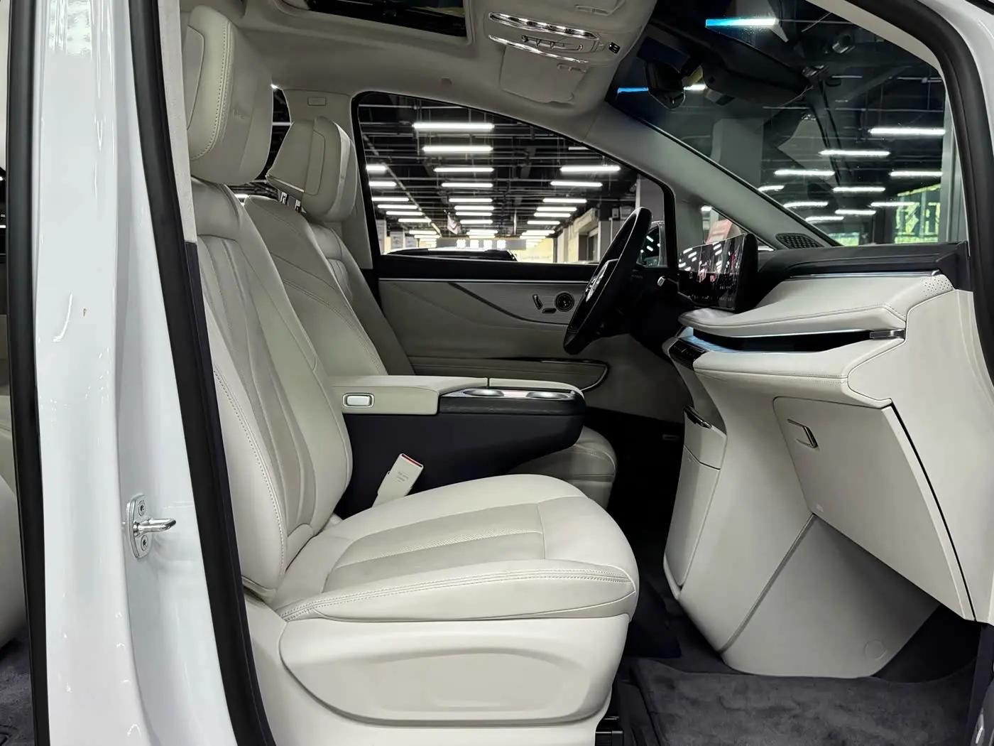 Buick GL8 2026 — Photo 16/20