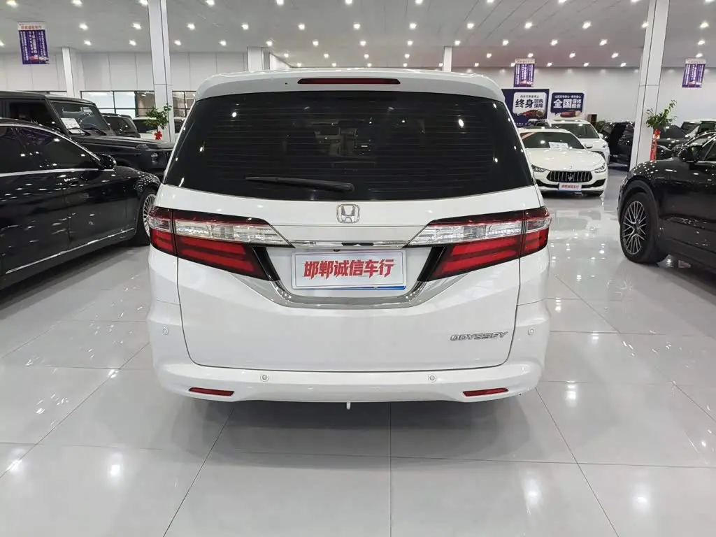 Honda Odyssey 2018 — Şəkil 5/16