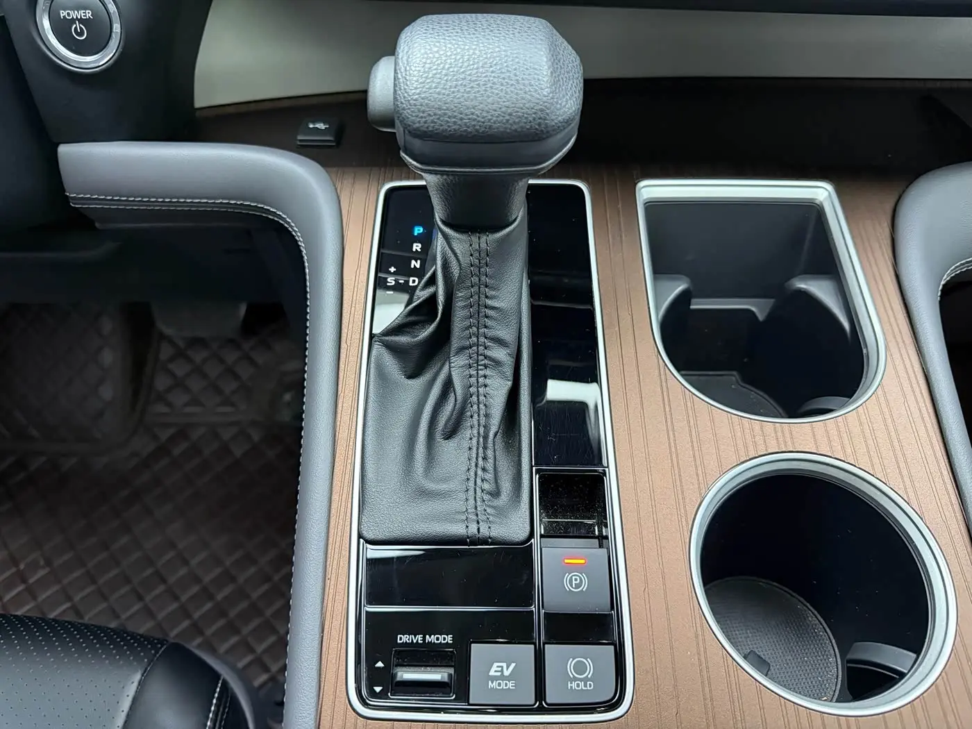 Toyota Sienna 2024 — ფოტო 16/20