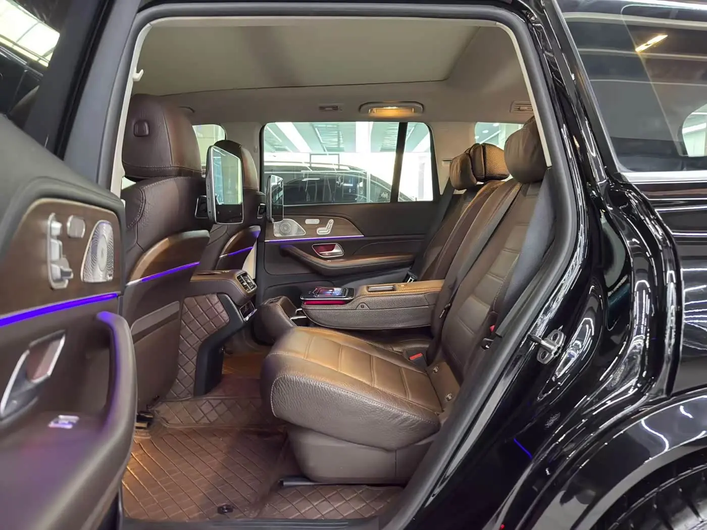 Mercedes-Benz GLS 2021 — Photo 15/19