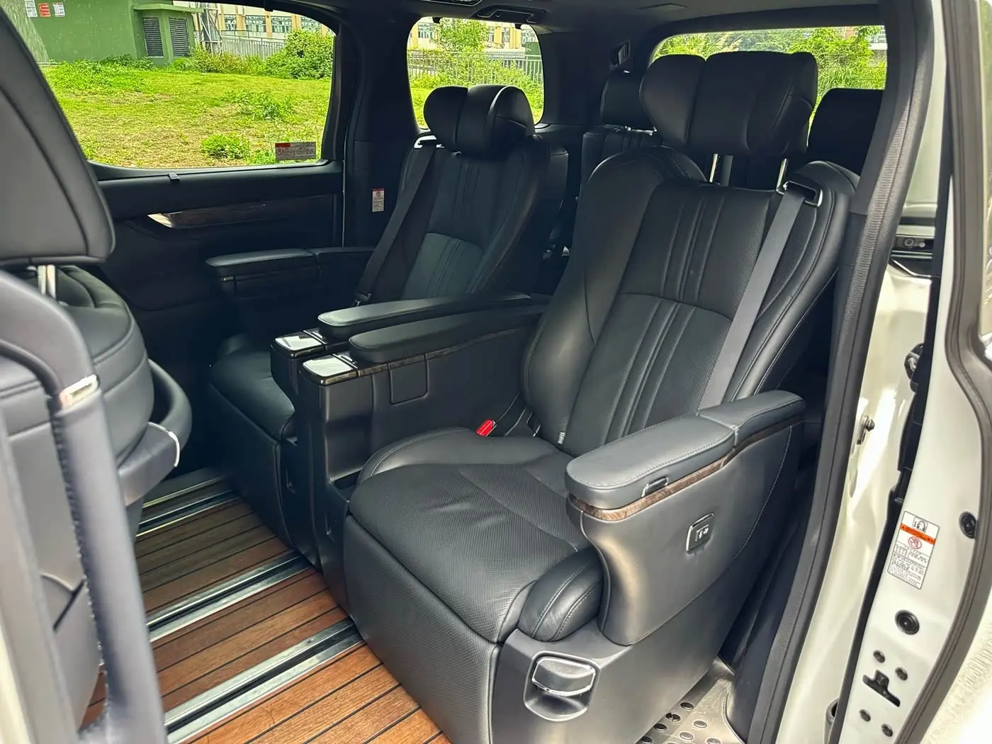 Toyota Alphard 2019 — Photo 10/20