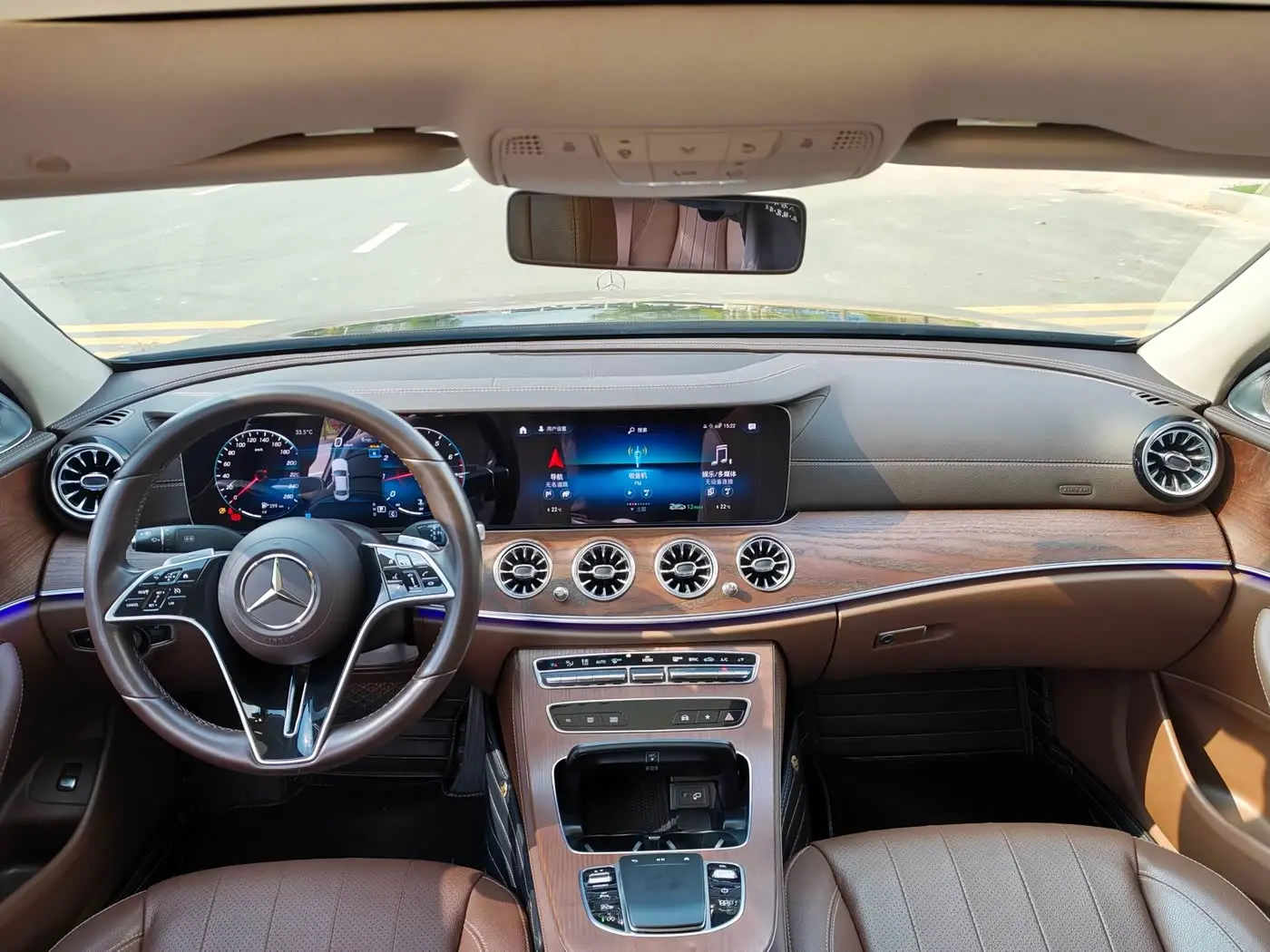 Mercedes-Benz E-Class 2023 — Photo 10/10