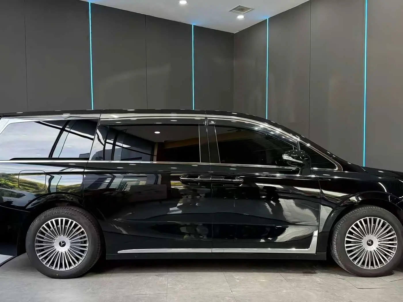 Voyah Auto Voyah Dreamer 2025 — Photo 5/12