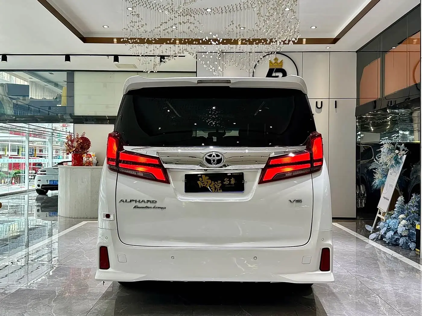 Toyota Alphard 2018 — Photo 12/13