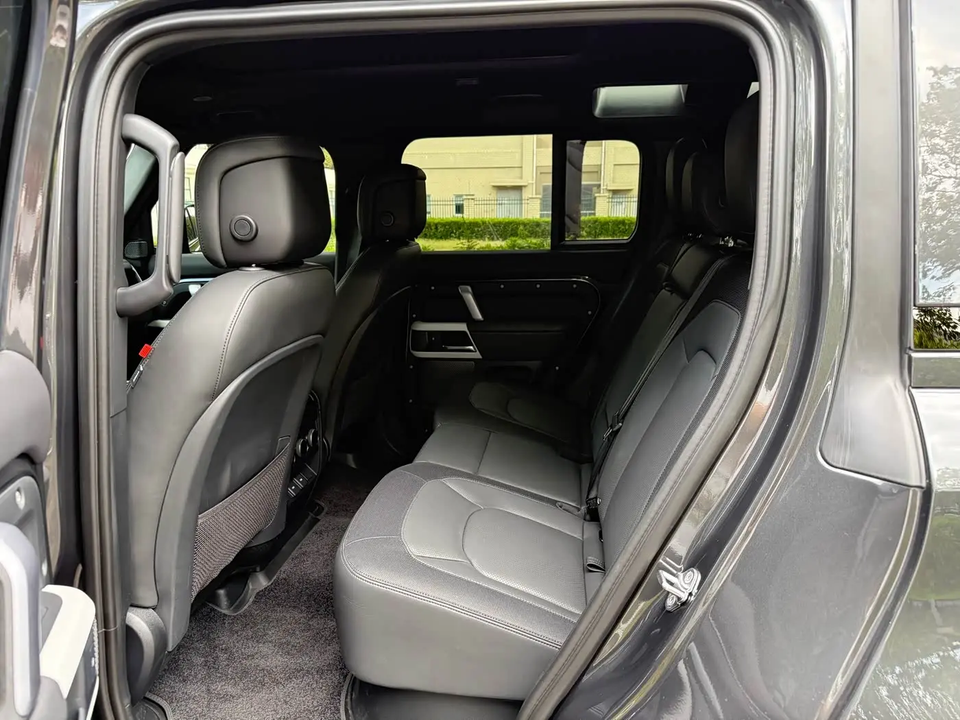 Land Rover Defender 2023 — Photo 11/18