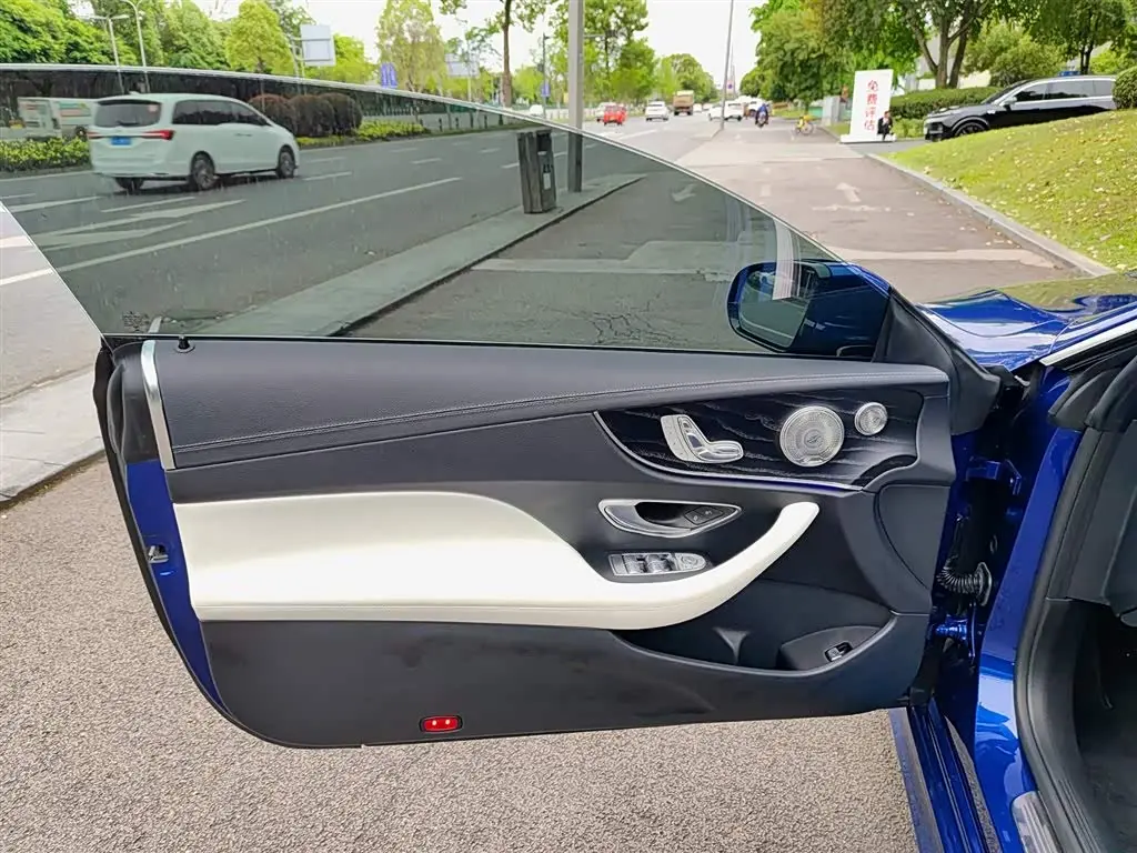Mercedes-Benz E-Class 2021 — Photo 6/11