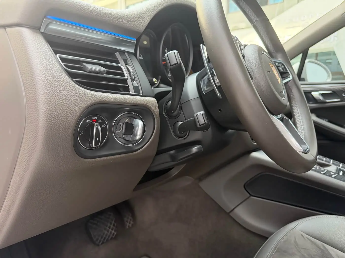 Porsche Macan 2020 — Photo 6/17